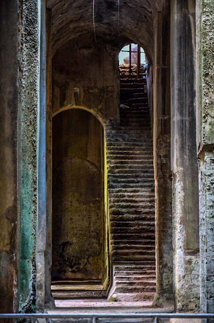 access stairs to the Piscina Mirabilis Italy roman empire architecture building design