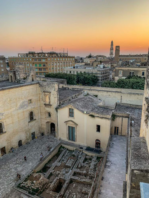 How to get to the top of bell tower in Lecce?